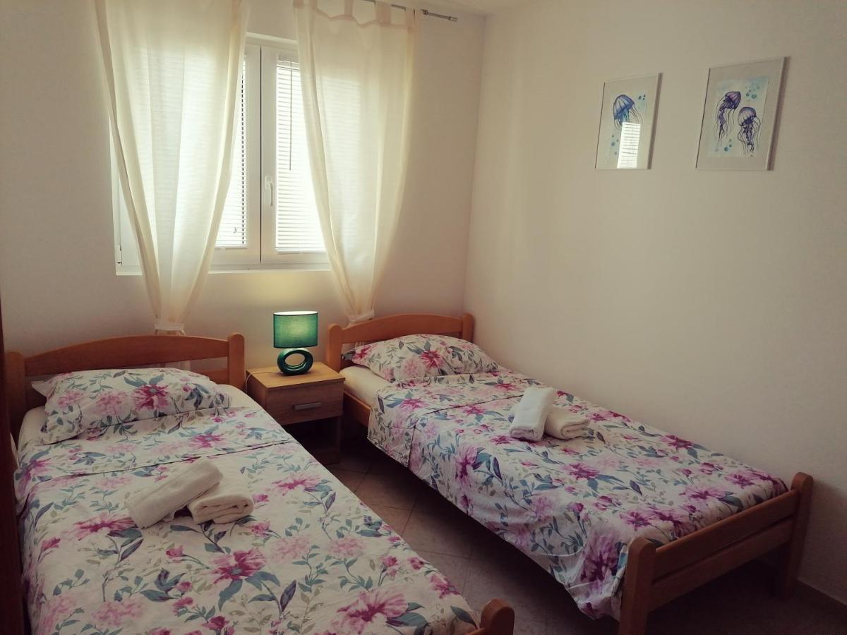 Apartment Vesna Vir Eksteriør bilde