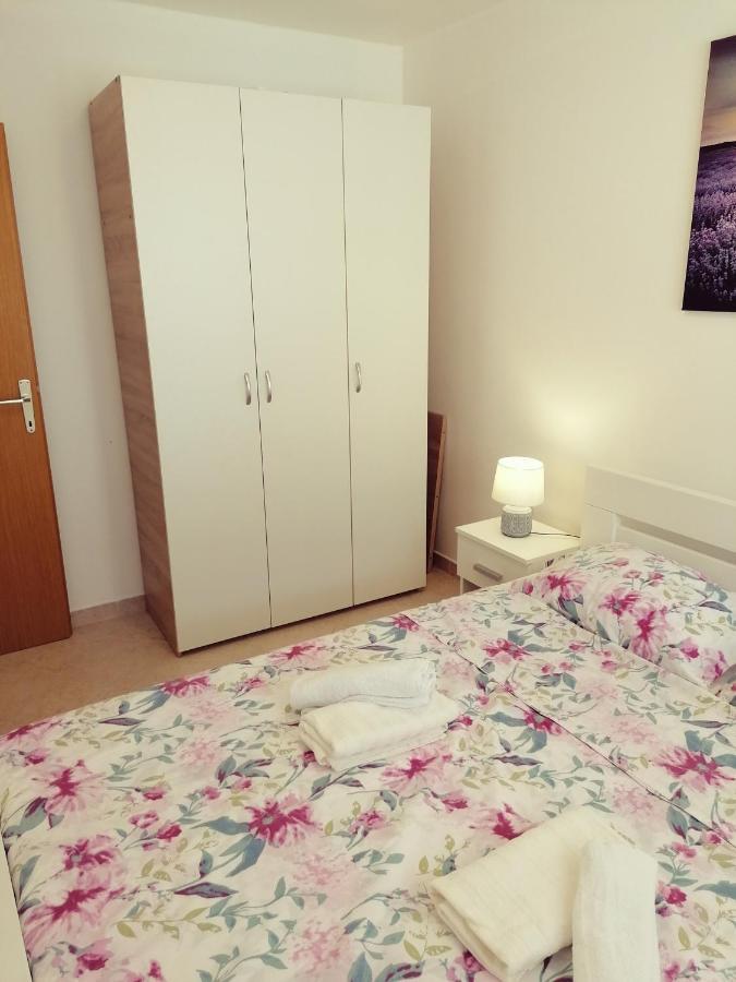 Apartment Vesna Vir Eksteriør bilde