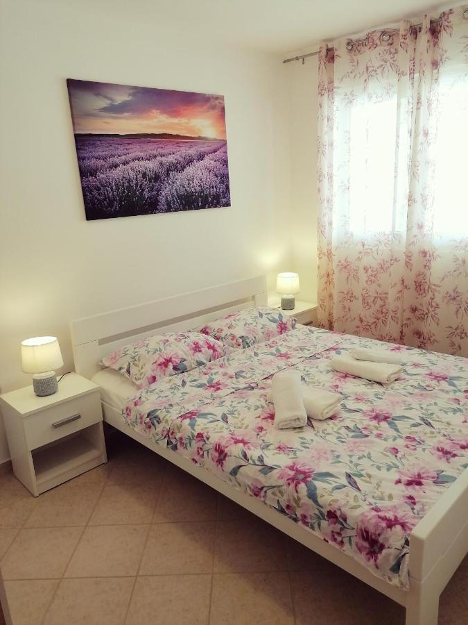Apartment Vesna Vir Eksteriør bilde